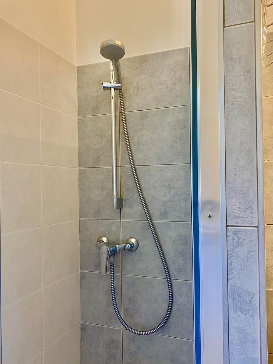 Appartement Neuf Et Au Calme Proche Avignon Althen-des-Paluds Exterior foto